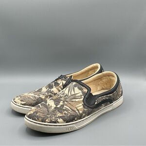 UGG Women's Black and Tan Patterned Flats​